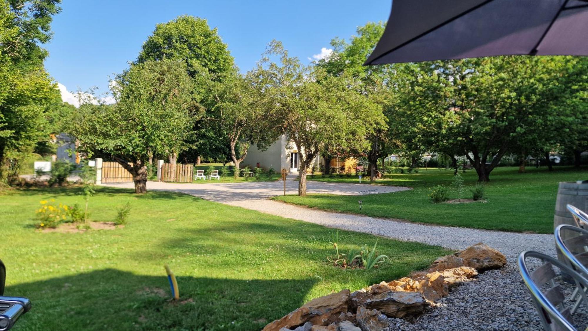 Gite L'Enclos O Rendez-Vous Roquefeuil-Pays De Sault- Avec Jardin Экстерьер фото